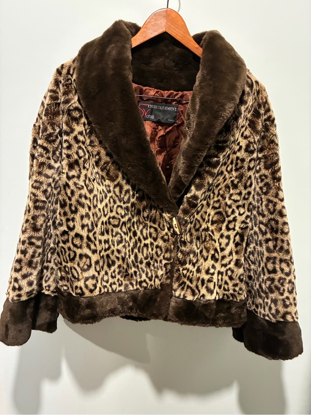 SYNTHÉTIQUEMENT VOTRE Faux Fur Leopard-Print Jacket with Dark Brown Trim Size M